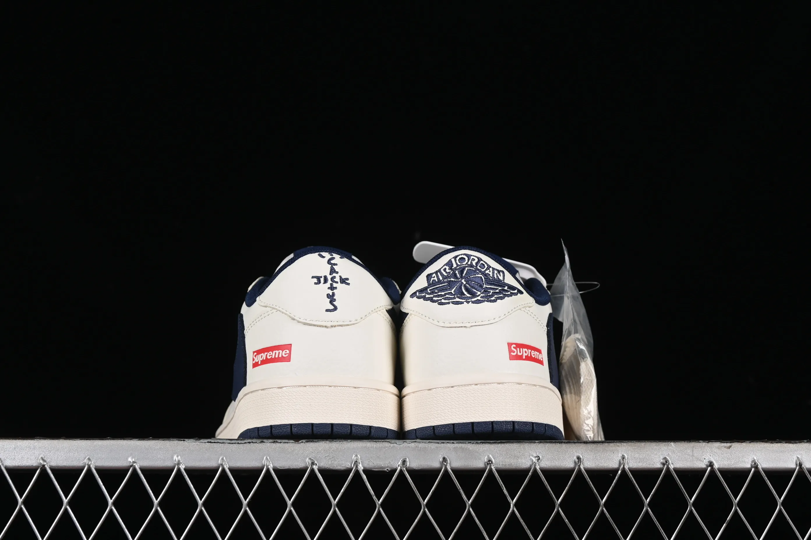 All categories Air Jordan Jordan series basketball shoes Air Jordan 1 Low High-end customized low-top sneakers Travis Scott x Fragment Design x Air Jordan 1 Low OG SP AJ1 Joe 1 Supreme joint-off-white navy low-top cultural casual sneakers XZ116